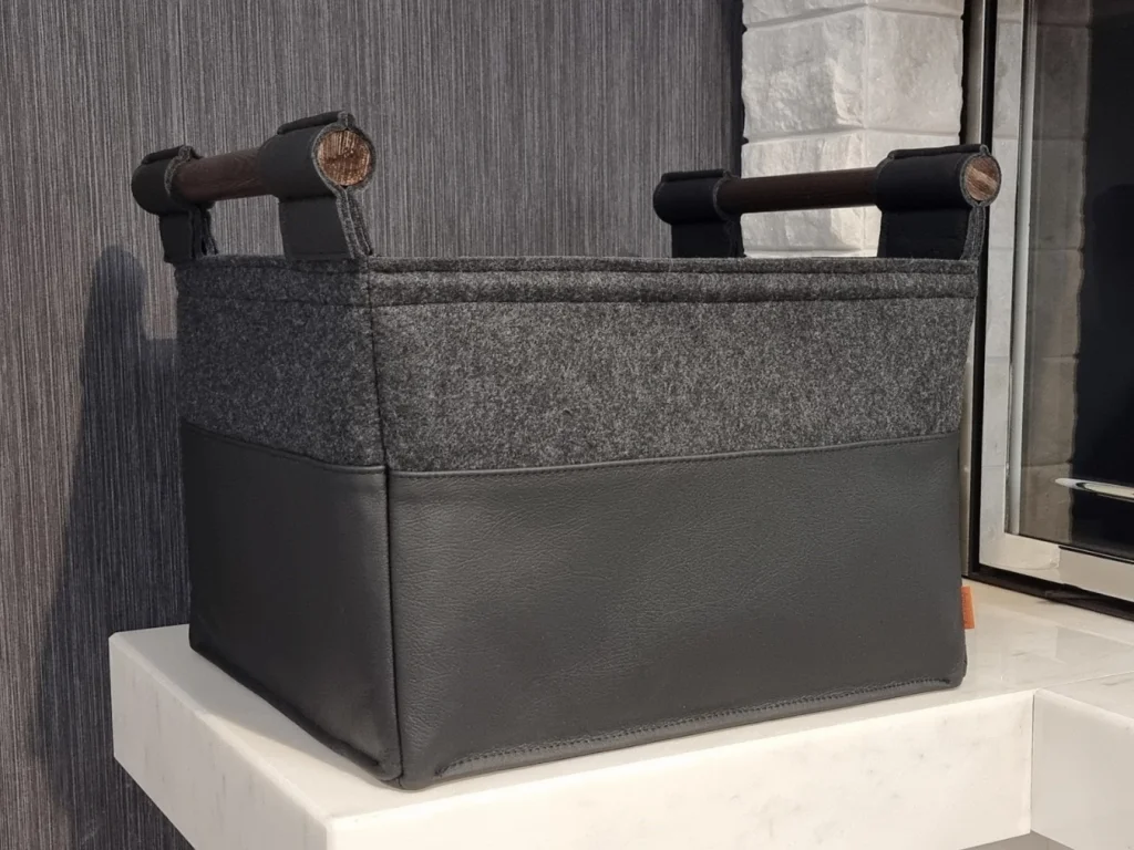 Handgefertigte Leoprint Filztasche in Grau mit markantem Leoprint-Muster