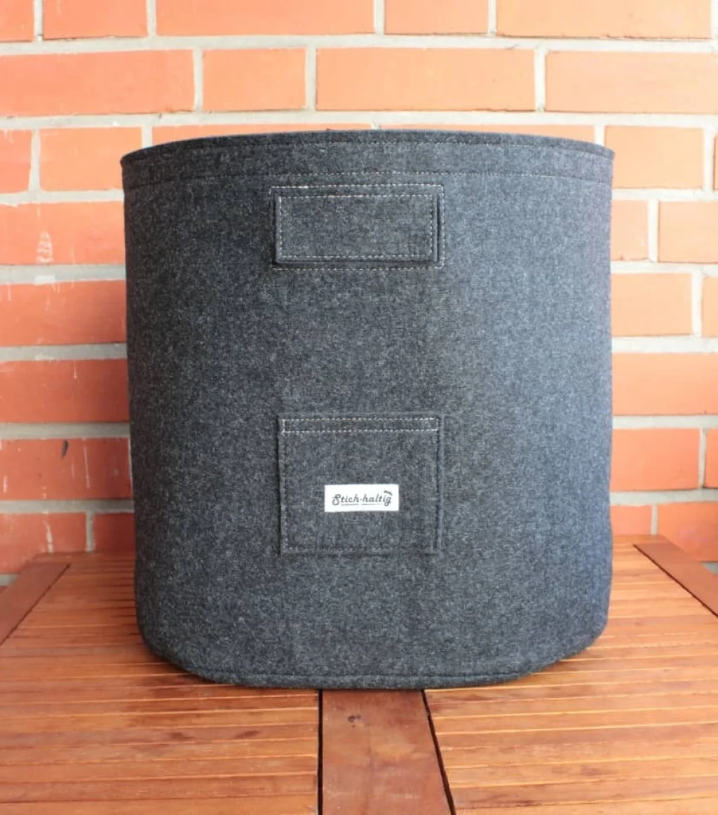 Ovaler Kaminkorb aus Filz dunkelgrau Basic