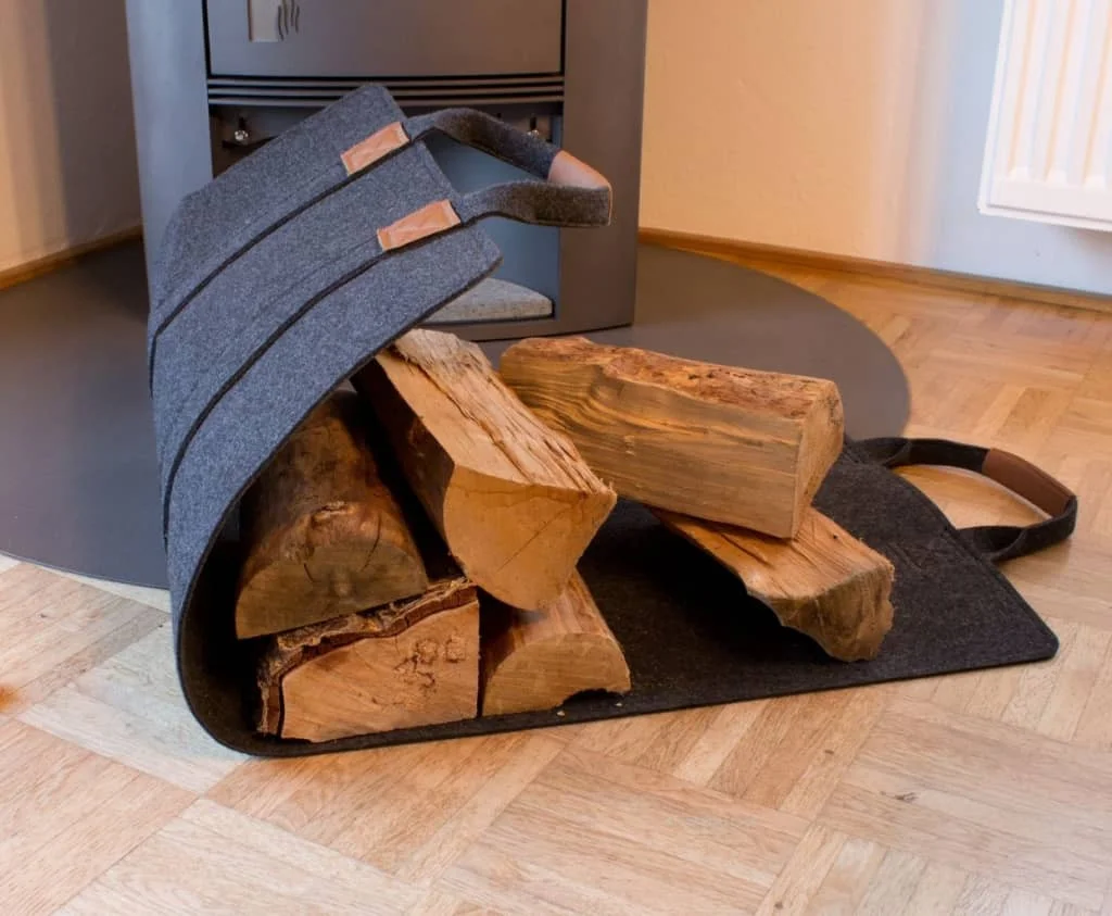 Kaminholztrage aus Filz mit Ledergriff