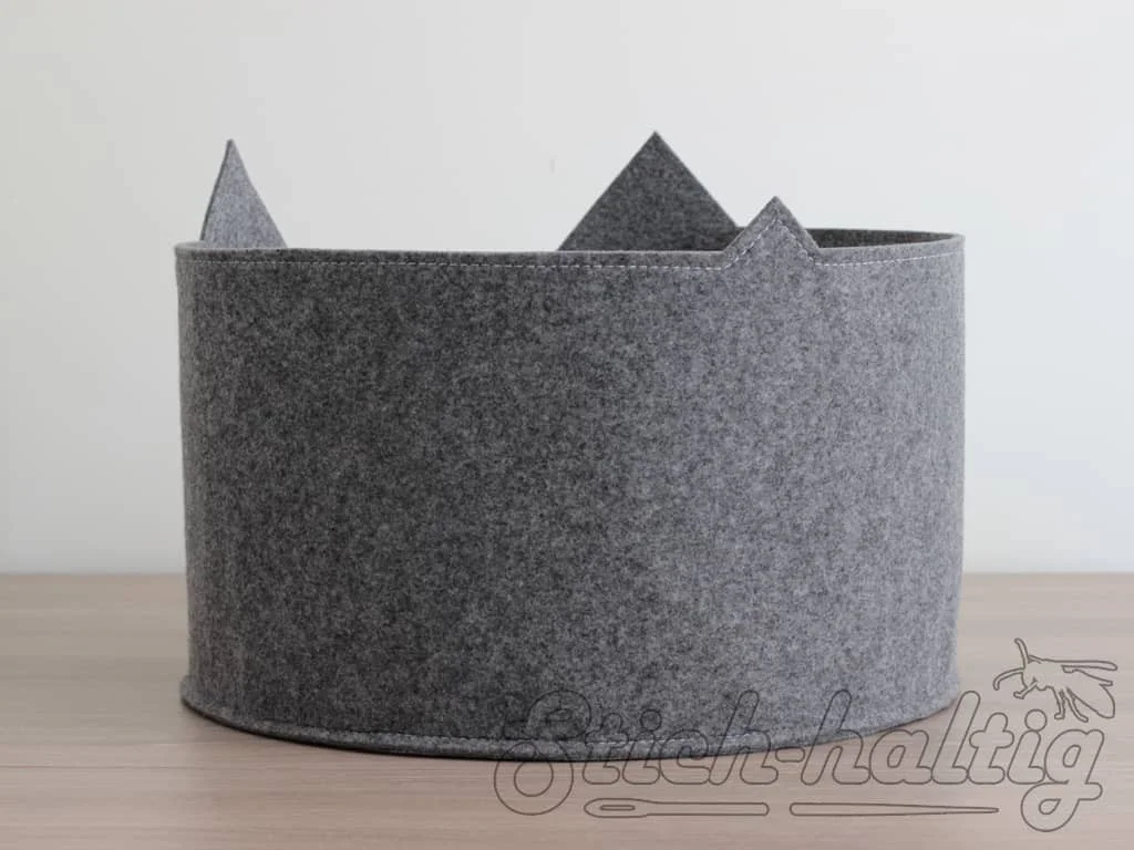 Rundes Katzebett aus Filz mit Katze