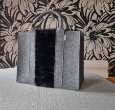 Moderne Filzhandtasche mit Fell schwarz